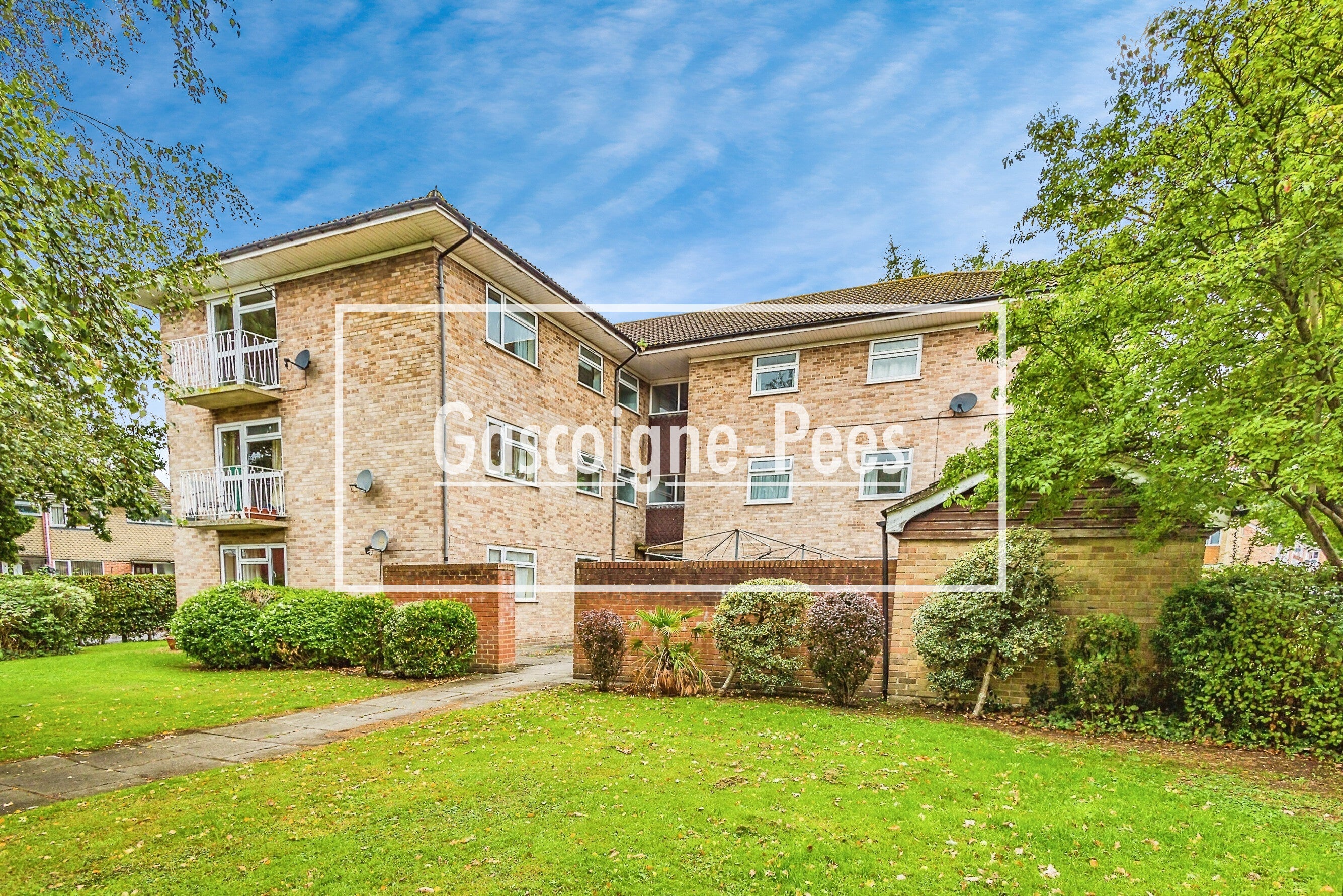 Flat Cedar Close in Basingstoke and Deane