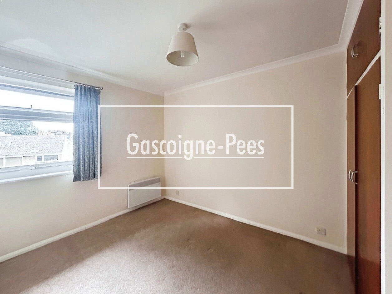 Flat Cedar Close in Basingstoke and Deane