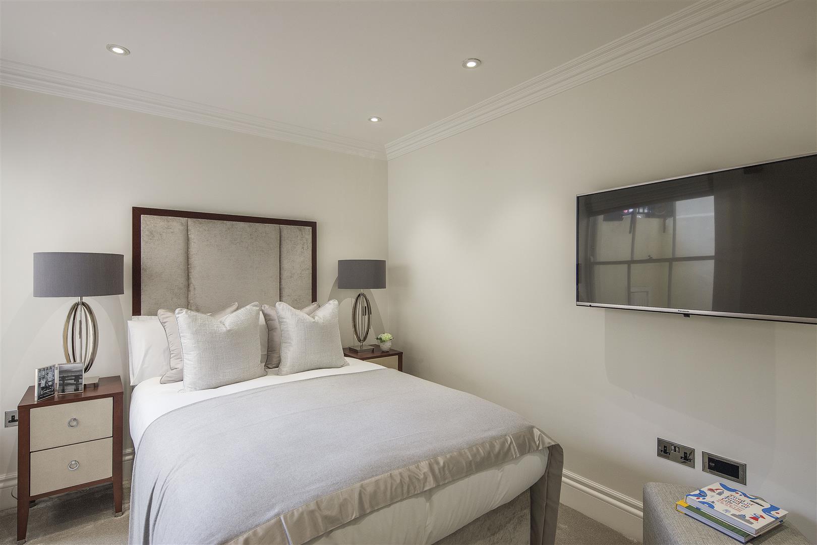 Flat Kensington Gardens Square in London