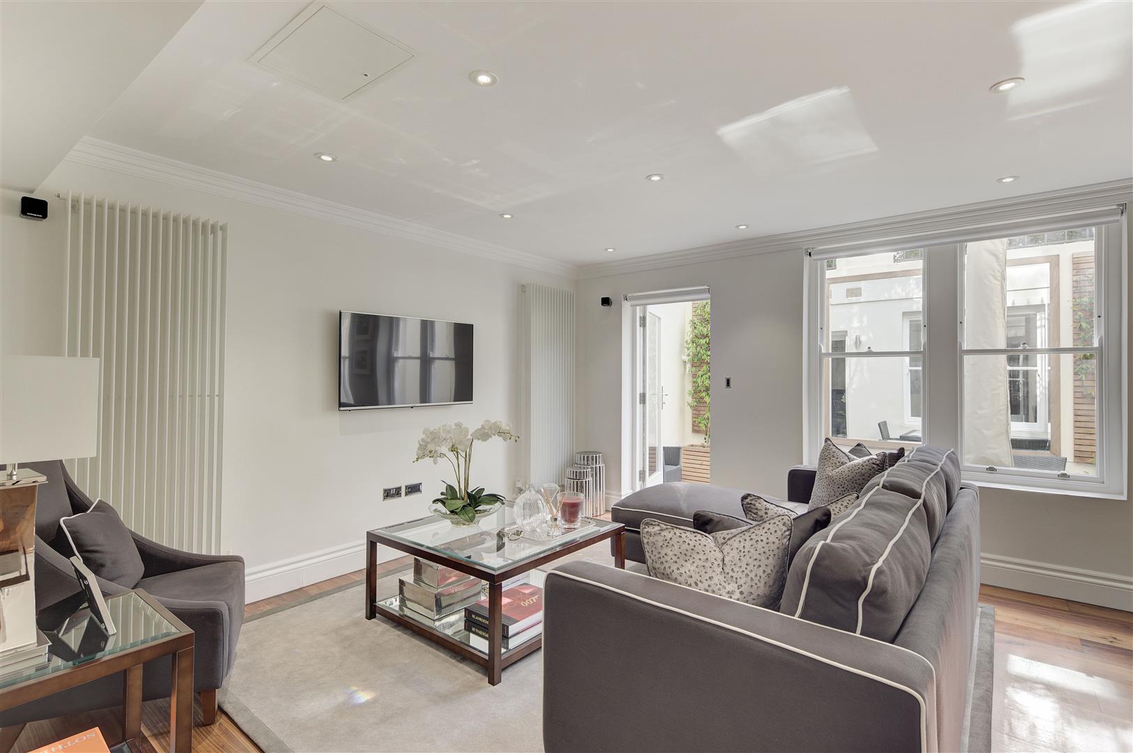 Flat Kensington Gardens Square in London