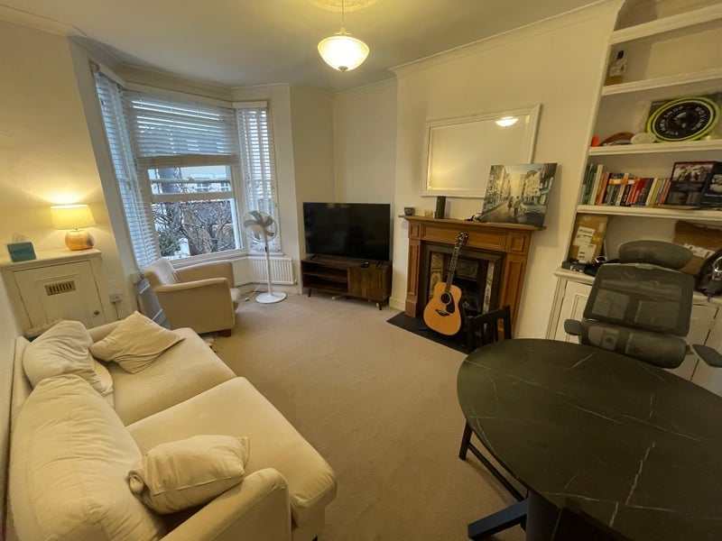Flat Wardo Avenue in Greater London
