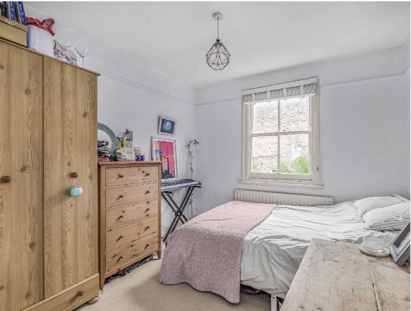 Flat Wardo Avenue in Greater London