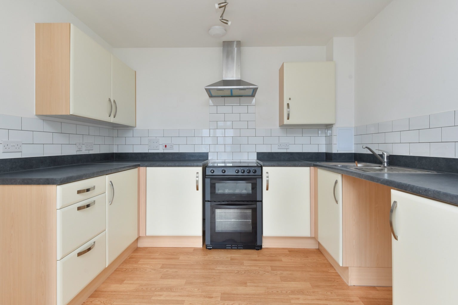 Flat Samuel Peto Way in Ashford
