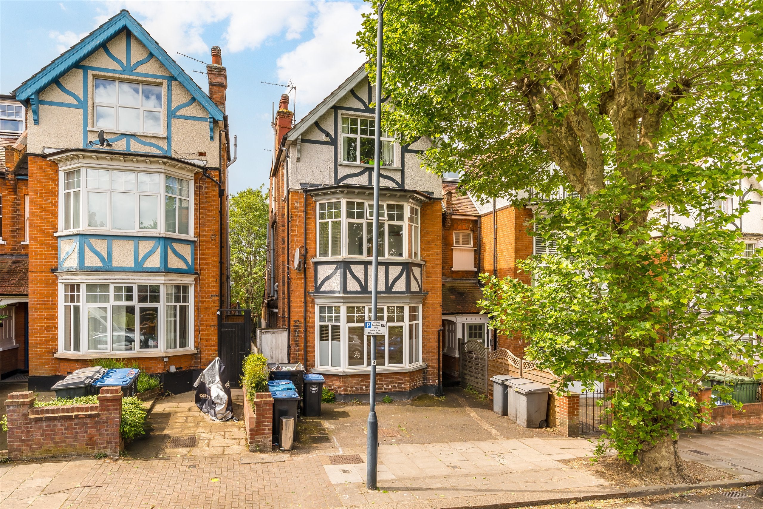 Flat Staverton Road in Greater London