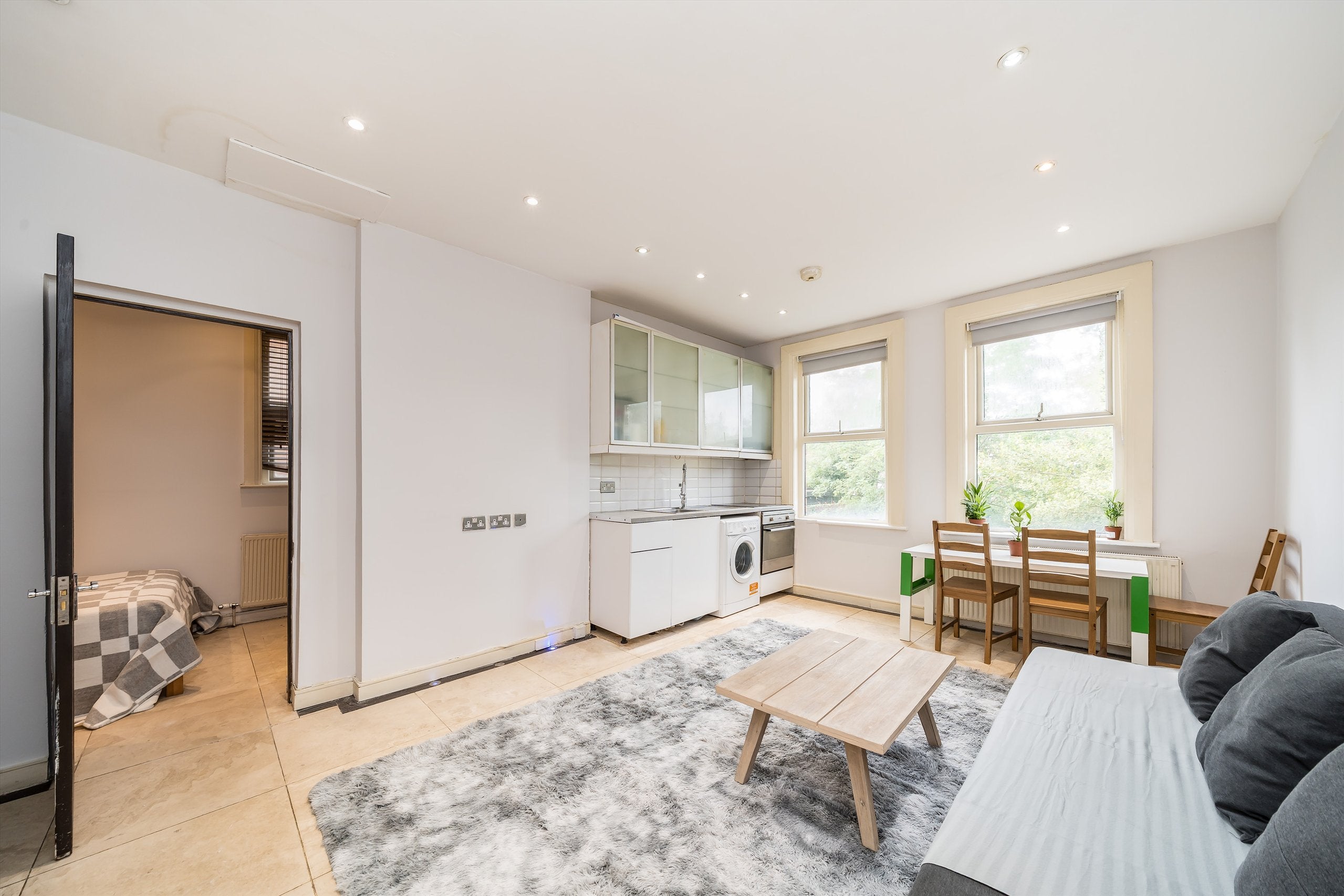 Flat Staverton Road in Greater London