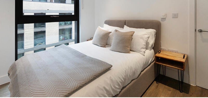 Room Hawkins Lane in Bristol