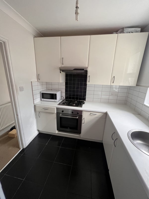 Flat Ashburnham Road in Greater London