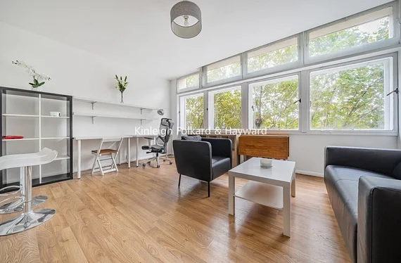 Flat Newington Causeway in London