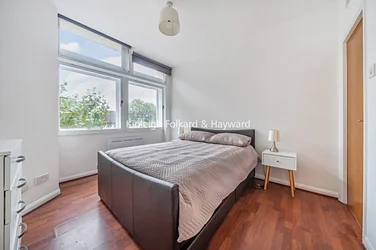 Flat Newington Causeway in London