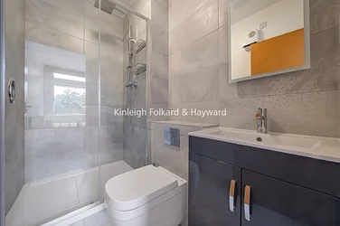 Flat Newington Causeway in London