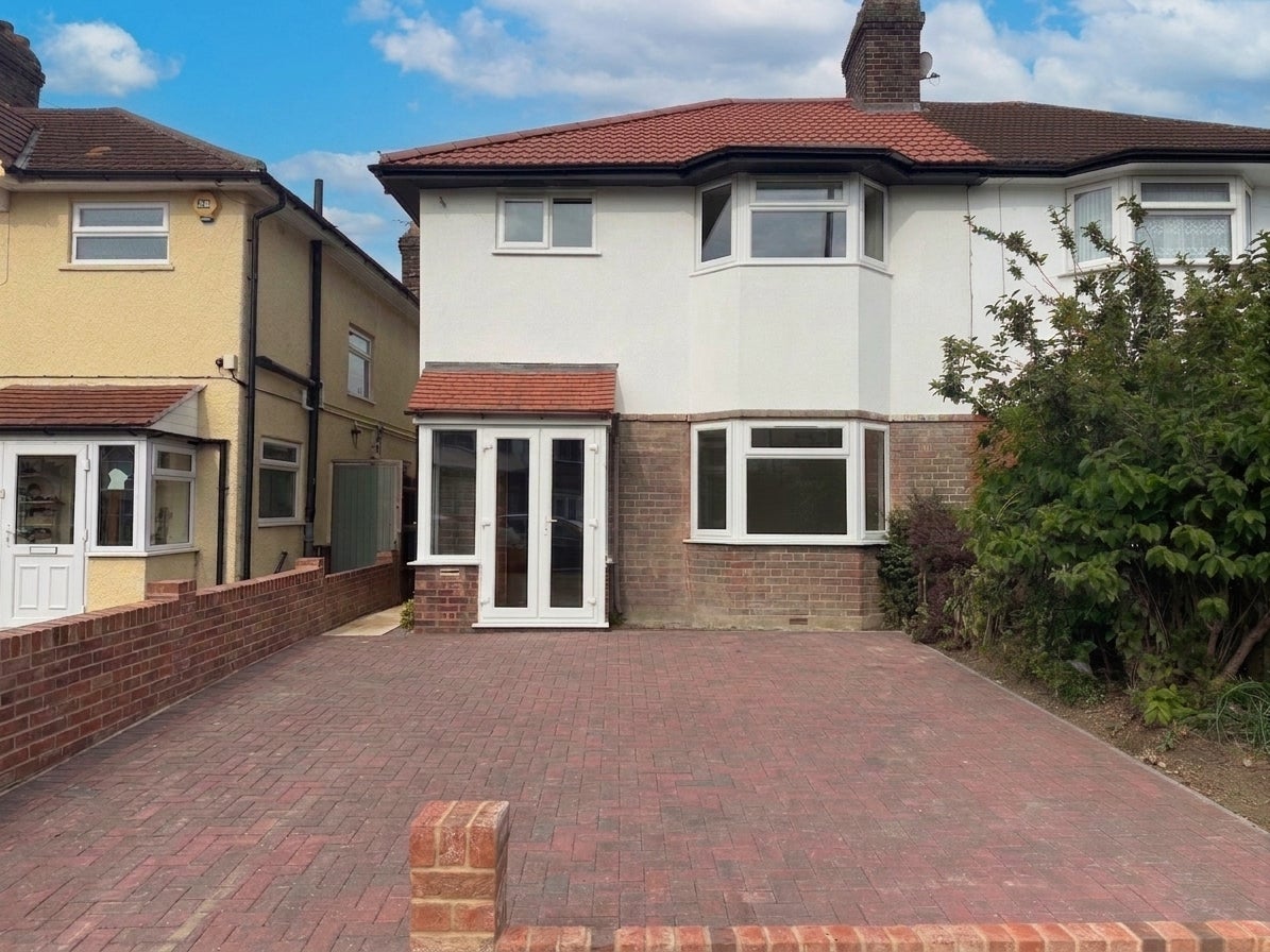 House Blacklands Road in Greater London