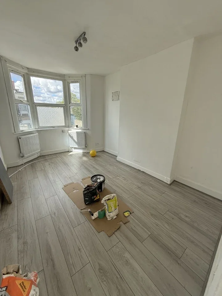 Flat Keston Road in Greater London
