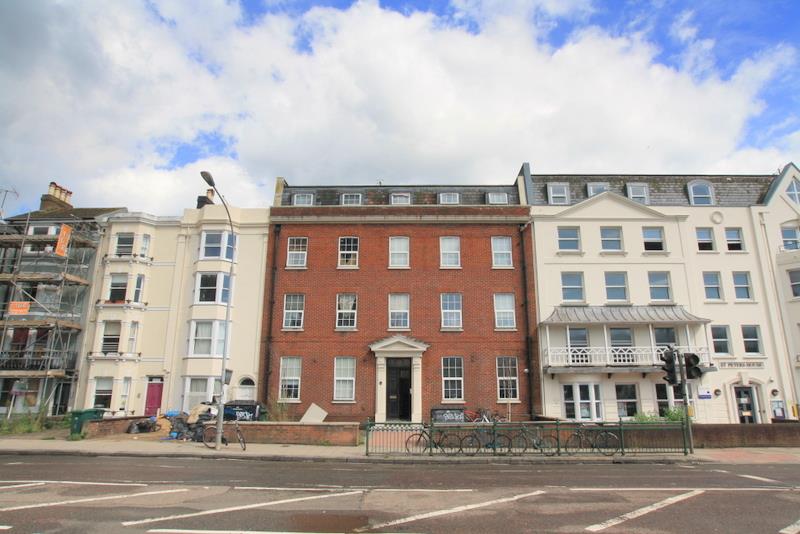 Flat Richmond Place in Brighton