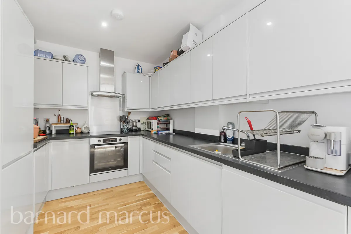 Flat Stafford Road in Greater London