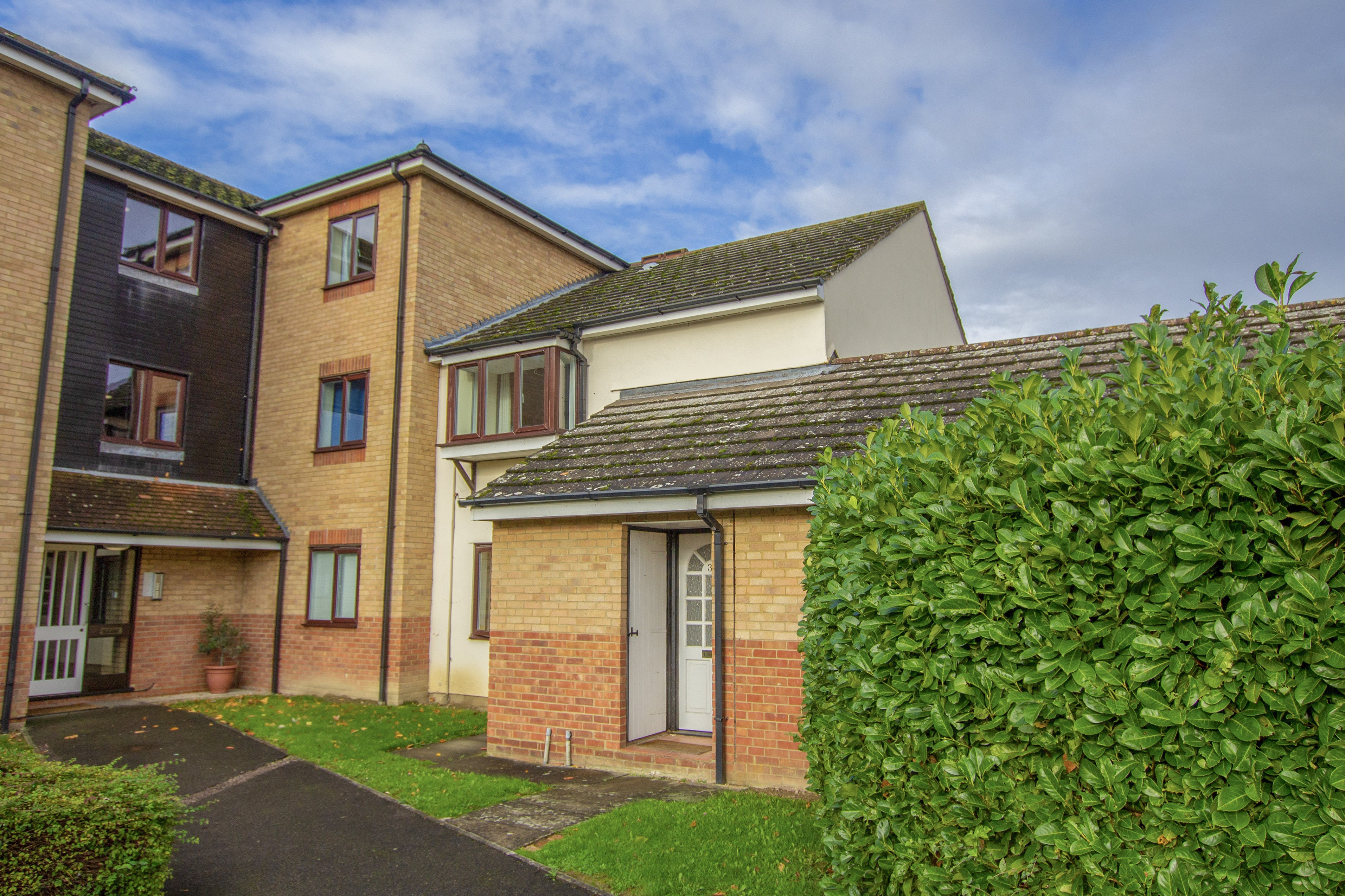 Flat Loris Court in Cambridge