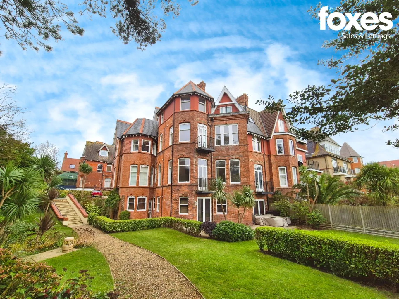 Flat West Cliff Gardens in Bournemouth