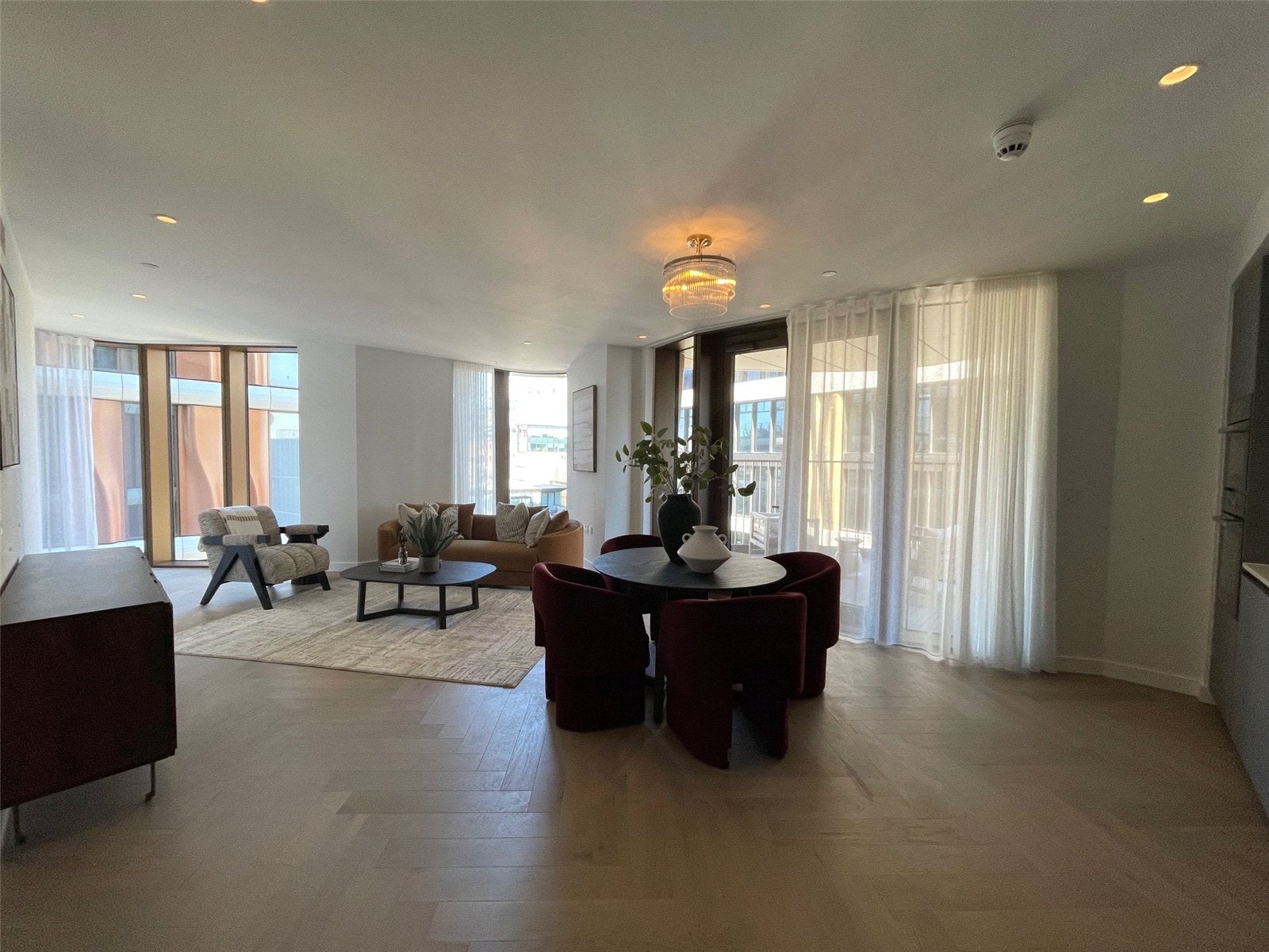 Flat Sumner Street in Greater London