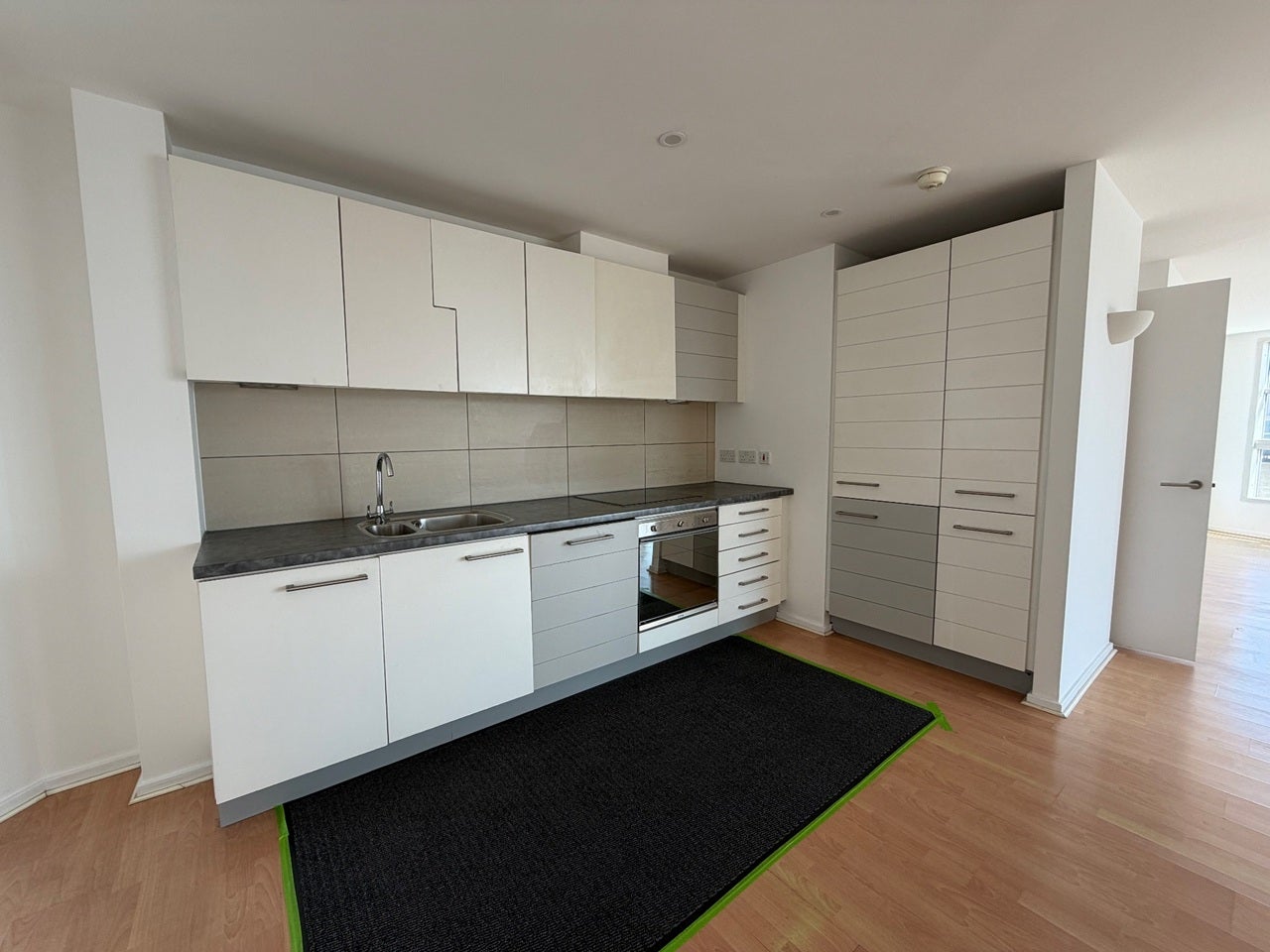 Flat Blackwall Way in Greater London