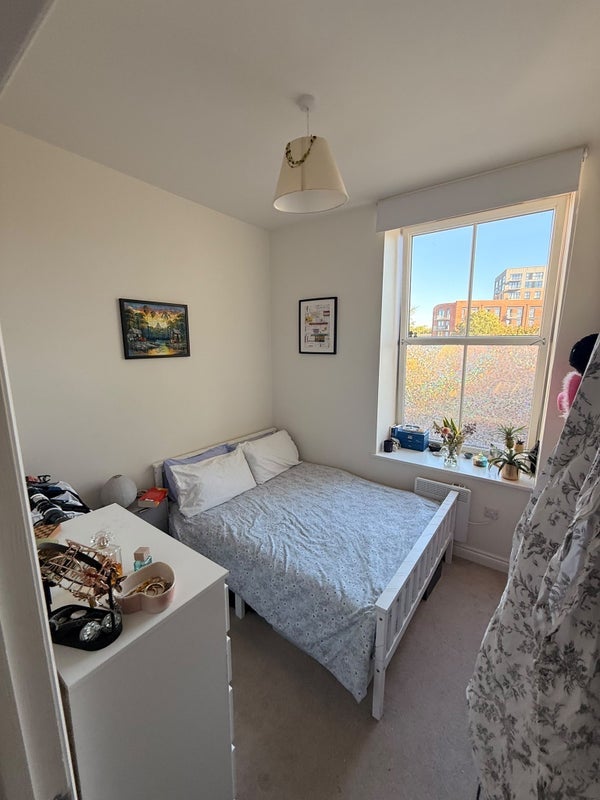 Room Alpha Road in Bristol