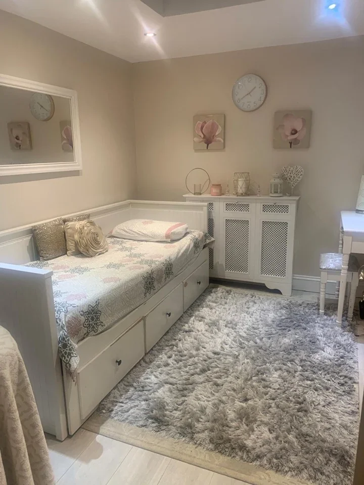 Room Cadiz Road in Greater London