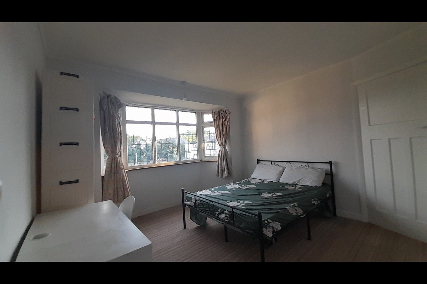 Room Beverley Way in Greater London