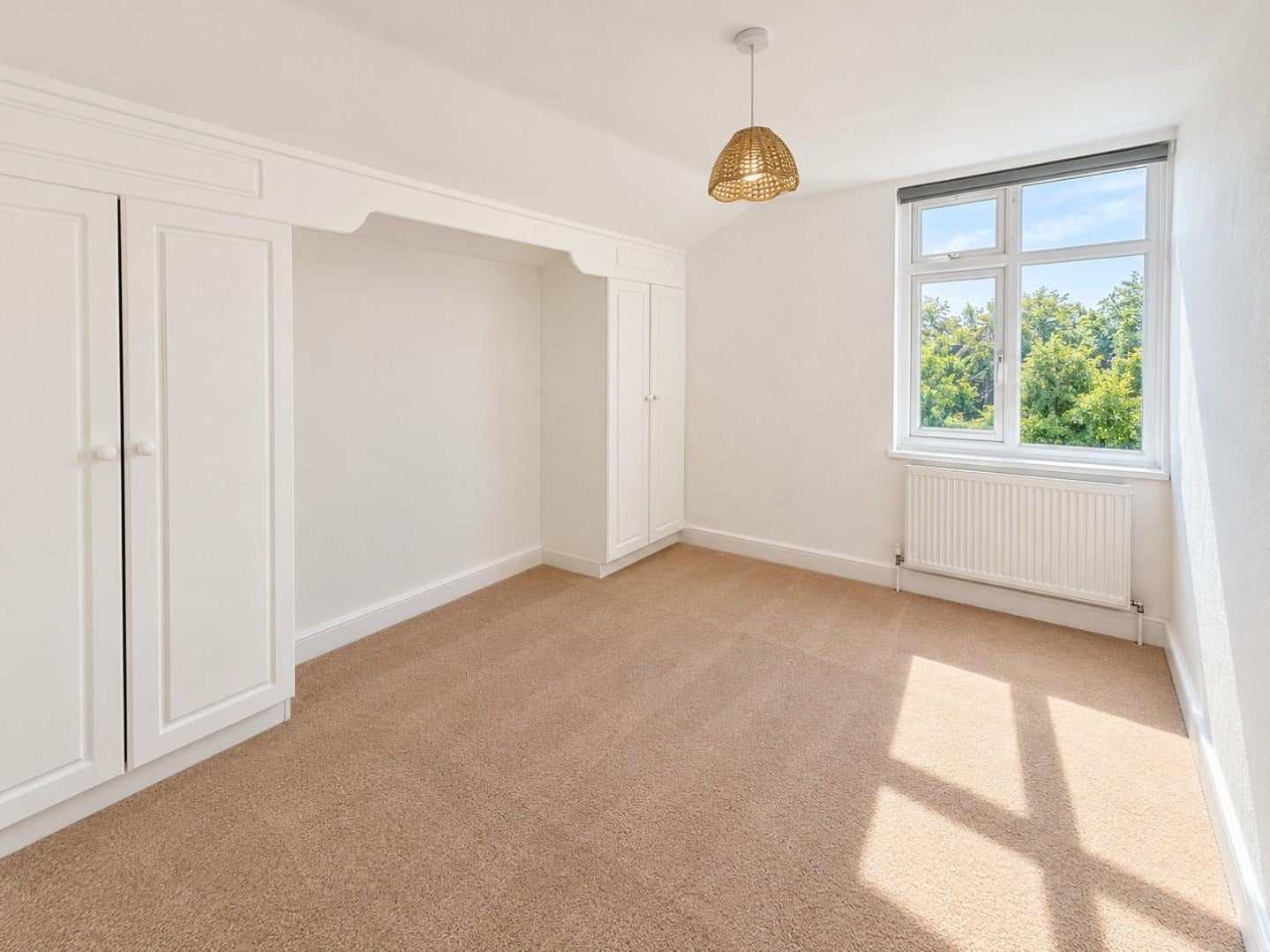 Flat Oakleigh Park North in Greater London