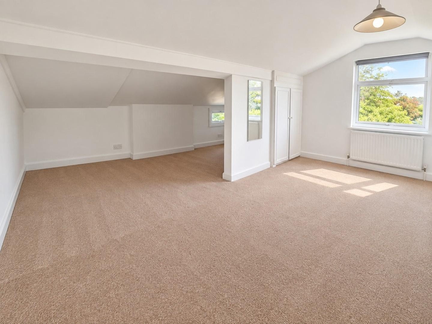 Flat Oakleigh Park North in Greater London