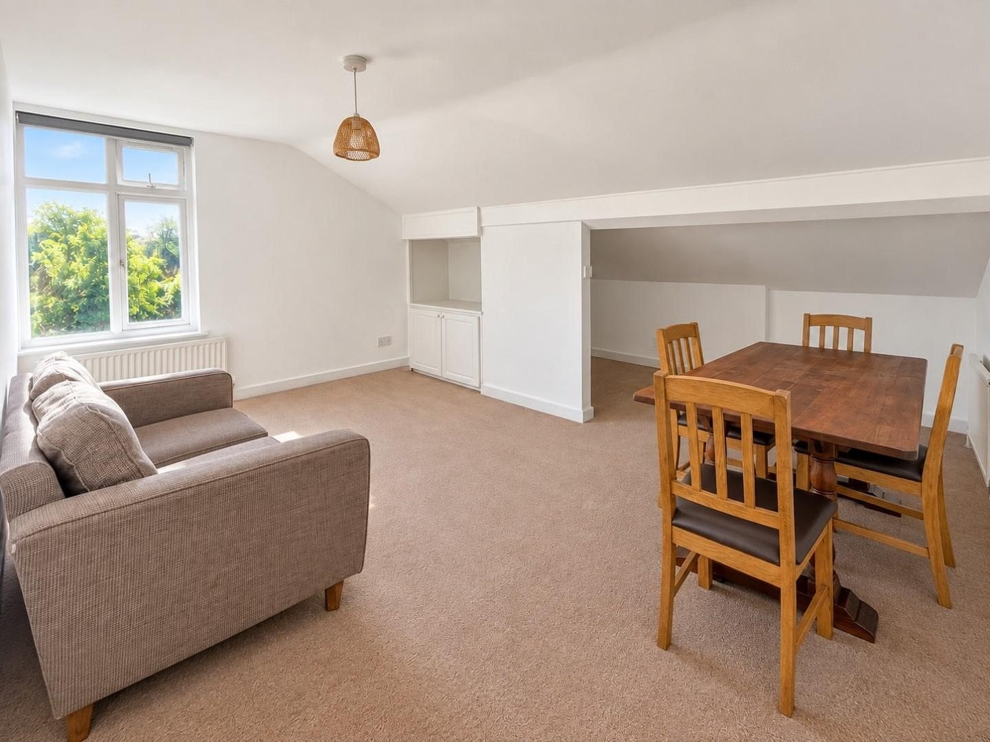 Flat Oakleigh Park North in Greater London