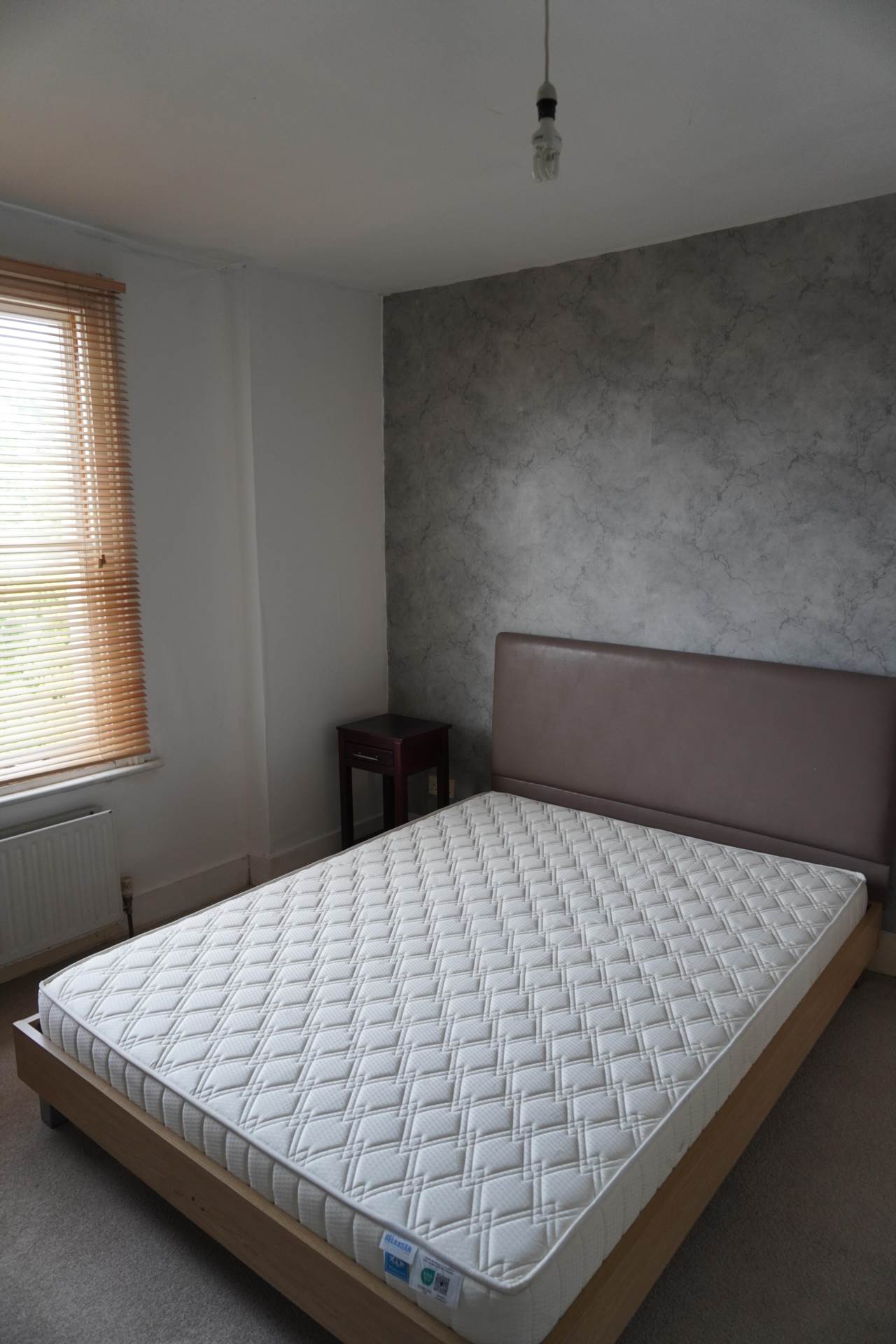 Flat Askew Road in Greater London