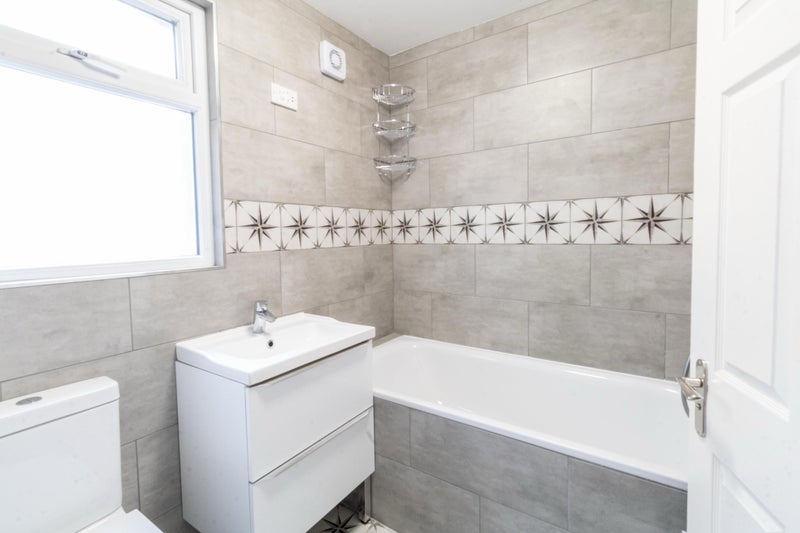 Room Bayston Road in Greater London