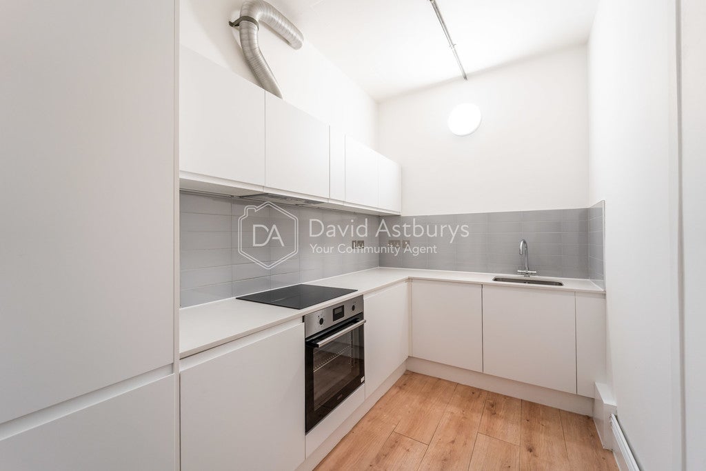Flat Kingsland Road in Greater London