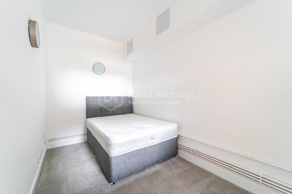 Flat Kingsland Road in Greater London