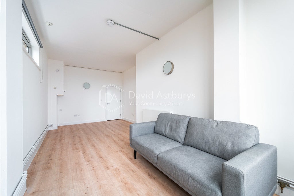 Flat Kingsland Road in Greater London