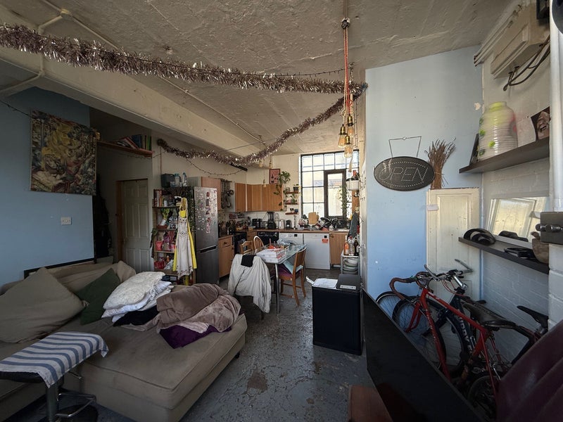Room Pixley Street in Greater London