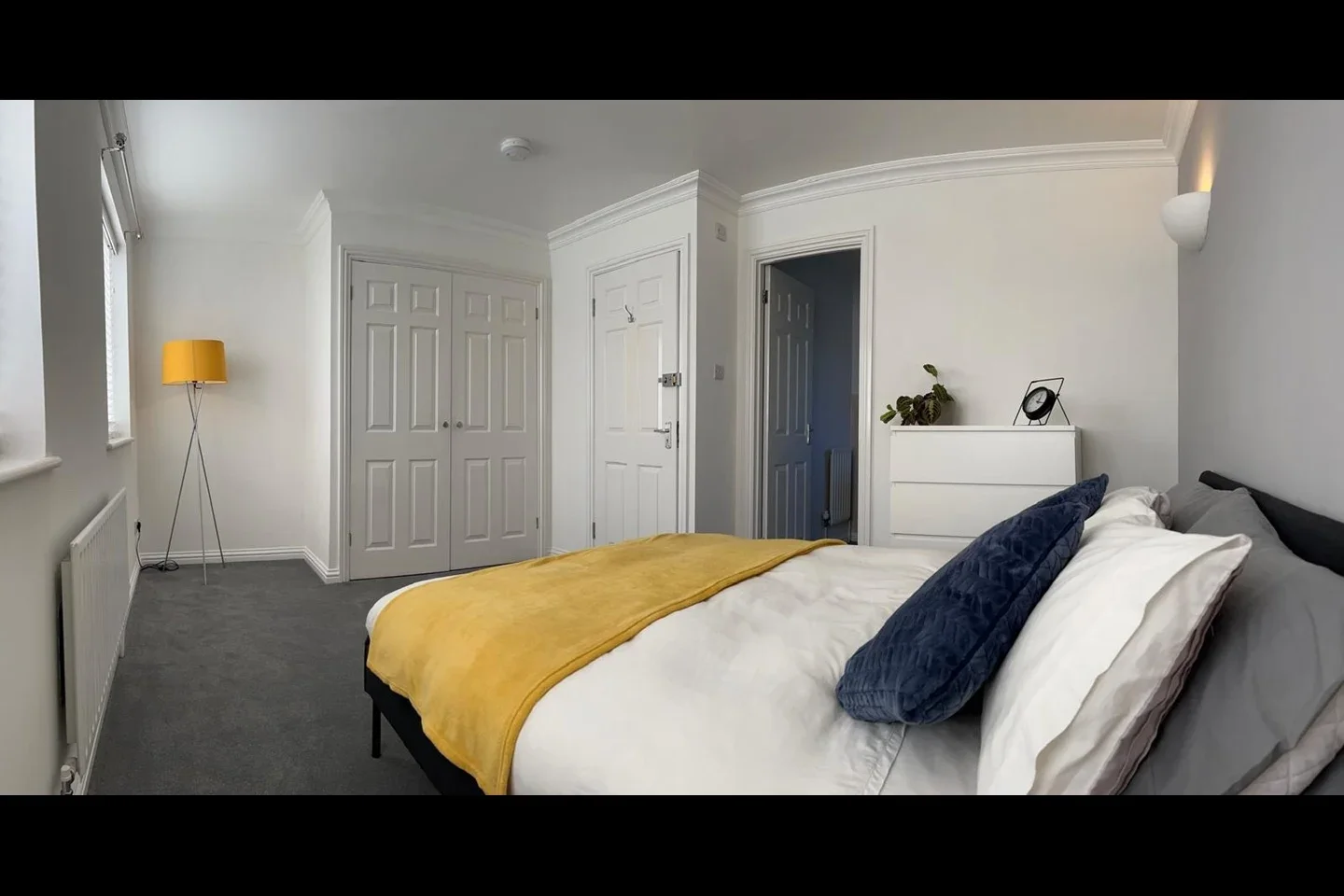 Room The Squareabout in Crawley