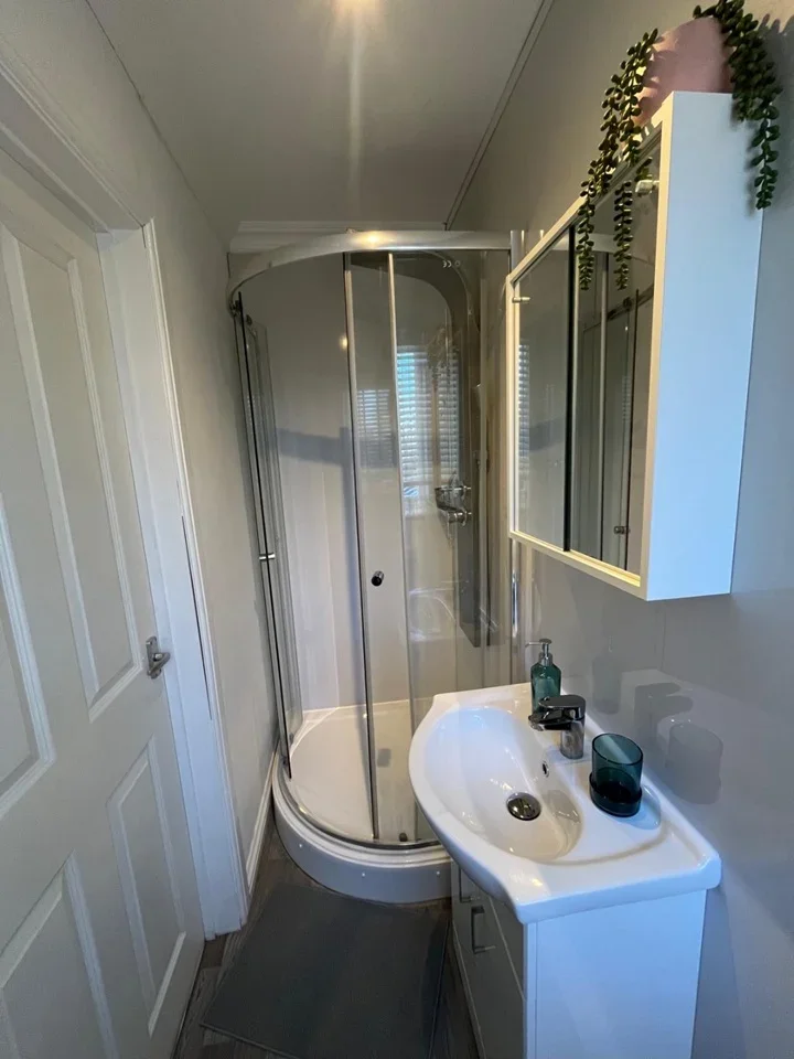 Room The Squareabout in Crawley