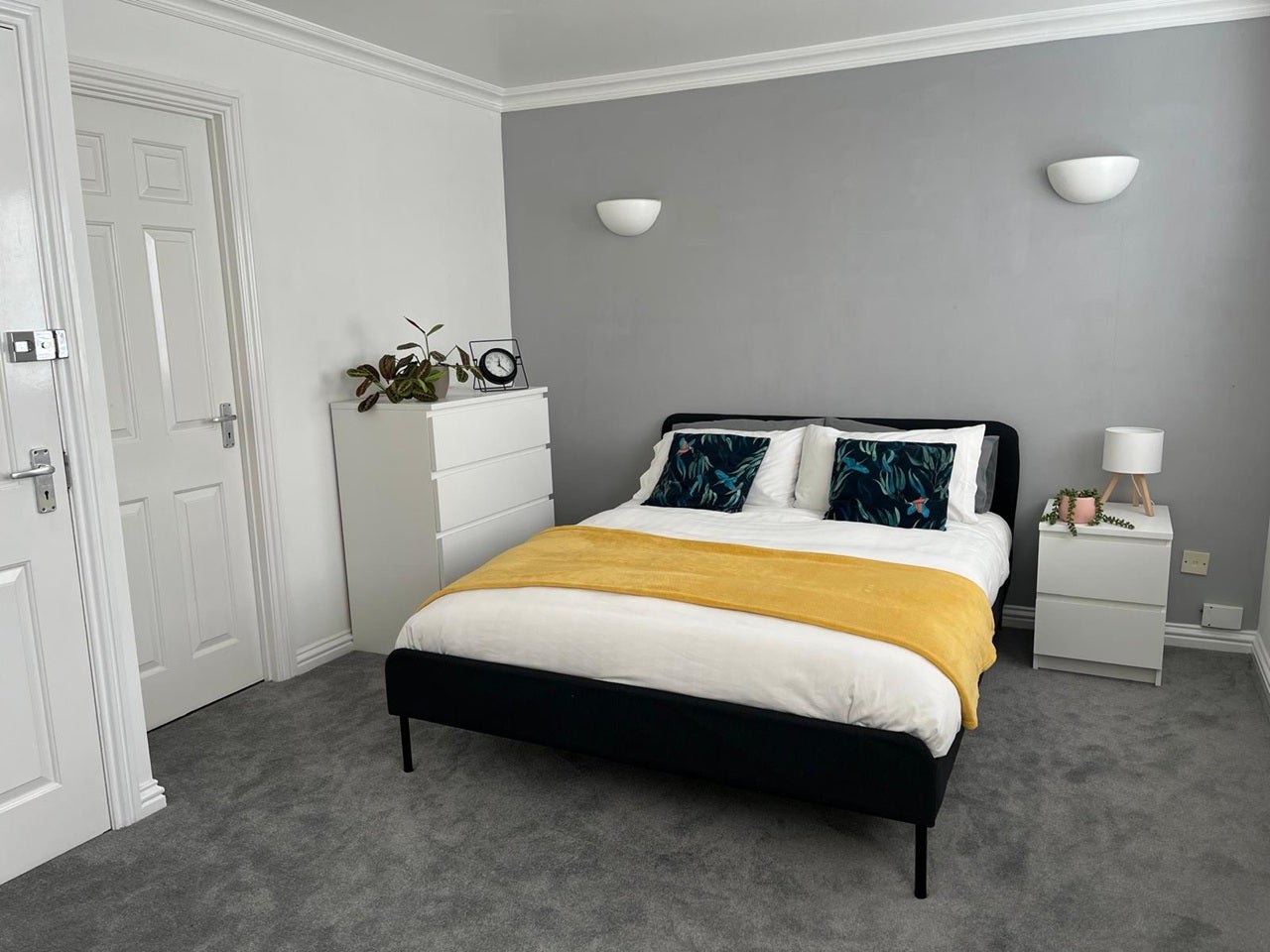 Room The Squareabout in Crawley
