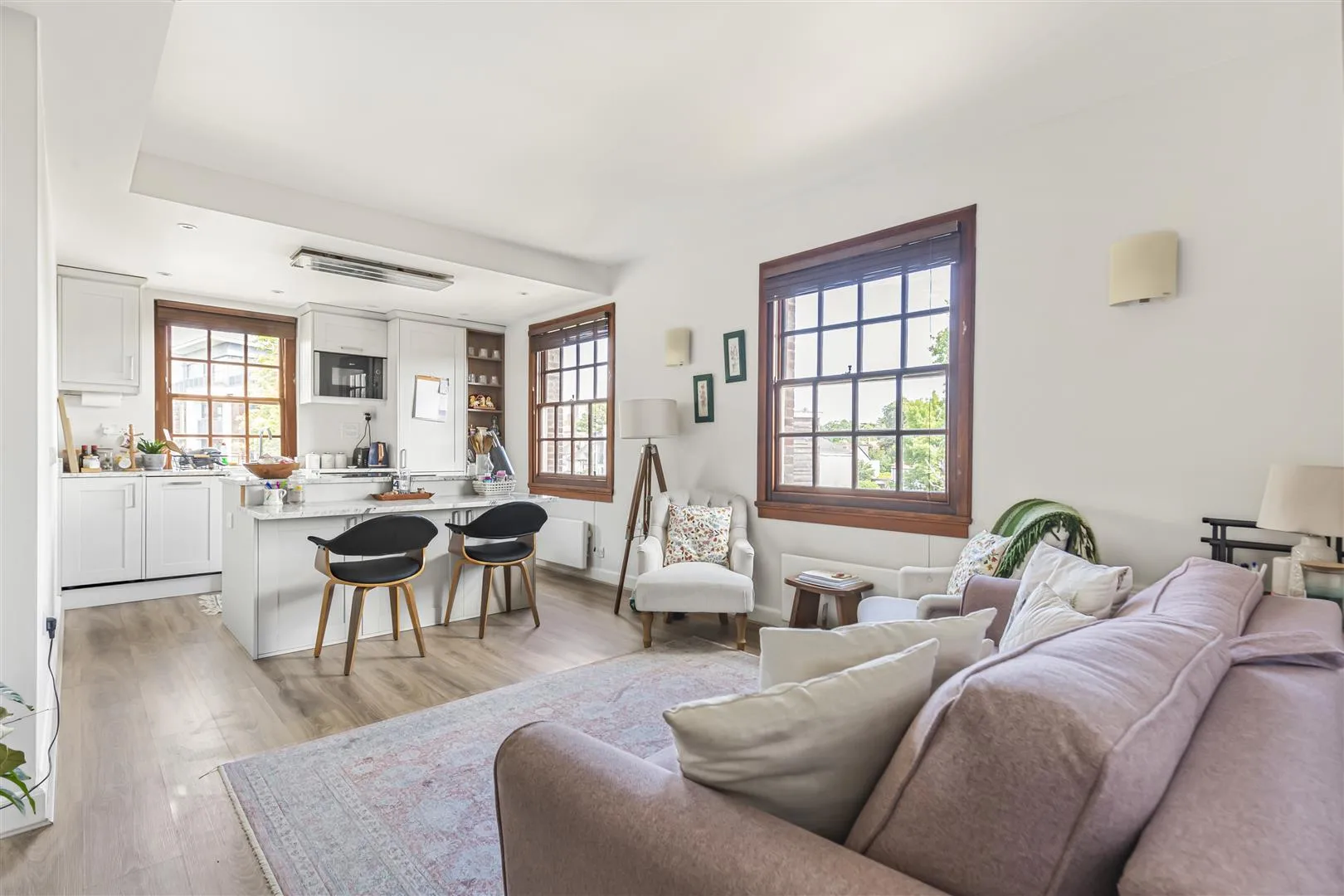 Flat Sutherland Grove in Greater London