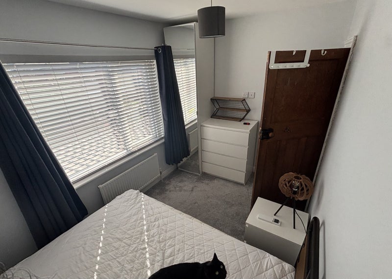 Room Cringle Road in Manchester