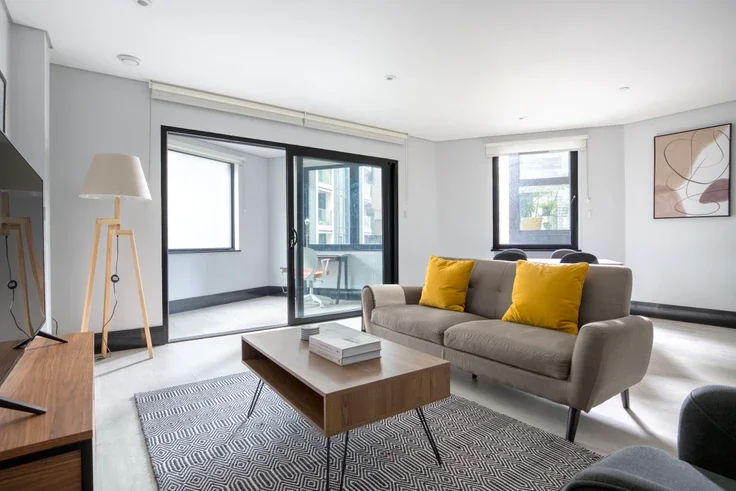 Flat Commercial Road in Greater London