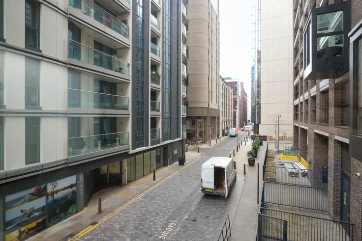 Flat Commercial Road in Greater London