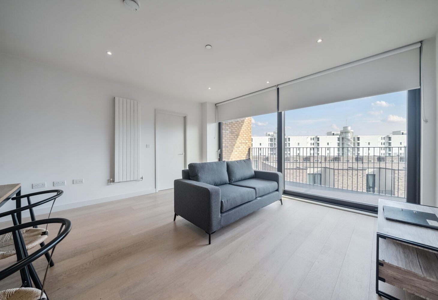Flat Royal Crest Avenue in Greater London