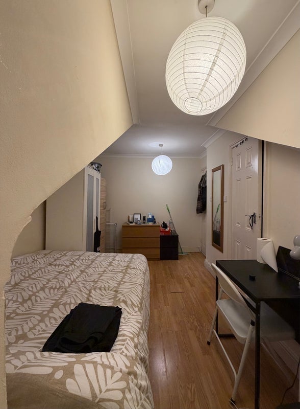 Room Russell Gardens in Greater London