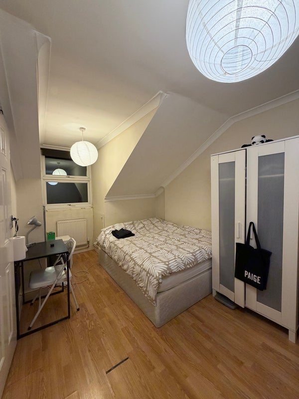 Room Russell Gardens in Greater London