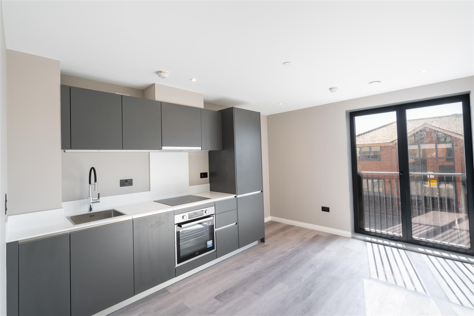 Flat Whitehall Road in Leeds
