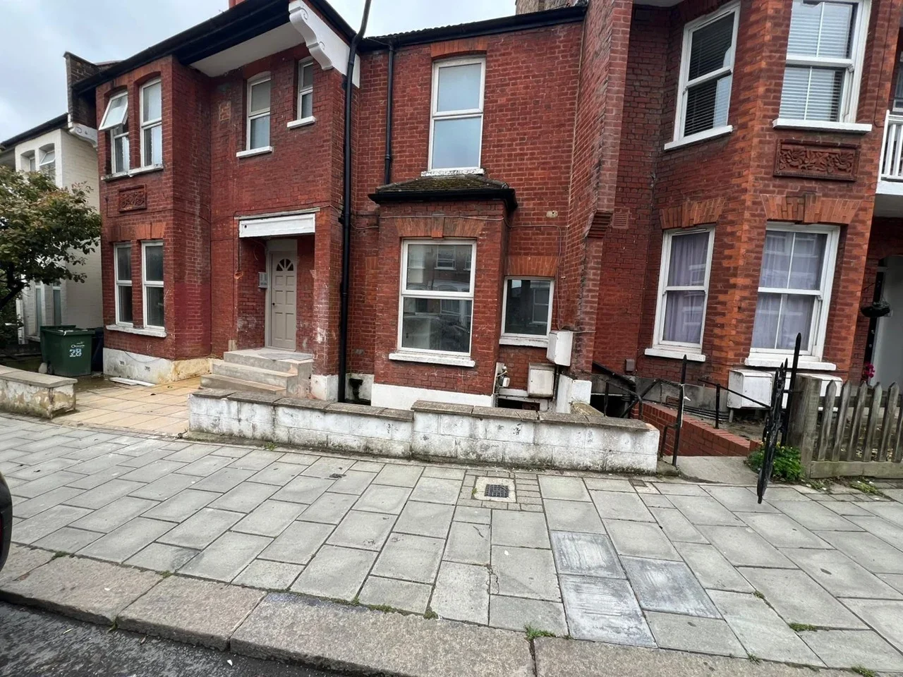 Flat Shrubbery Road in Greater London