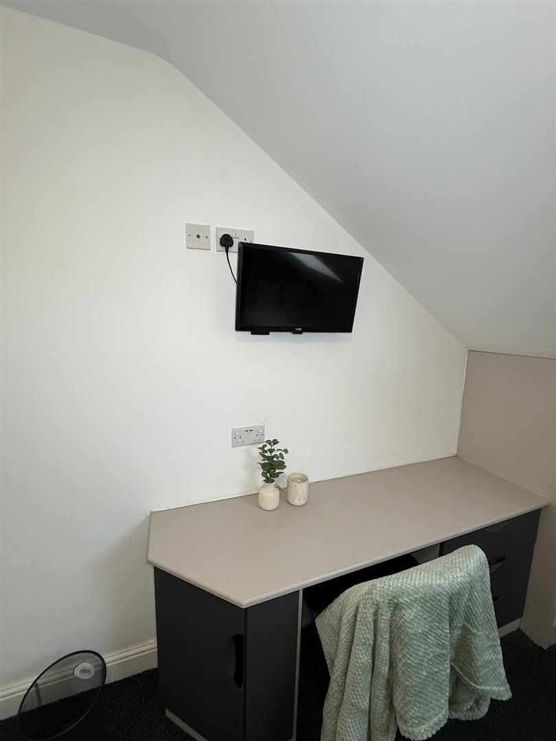 Room Irving Road in Coventry