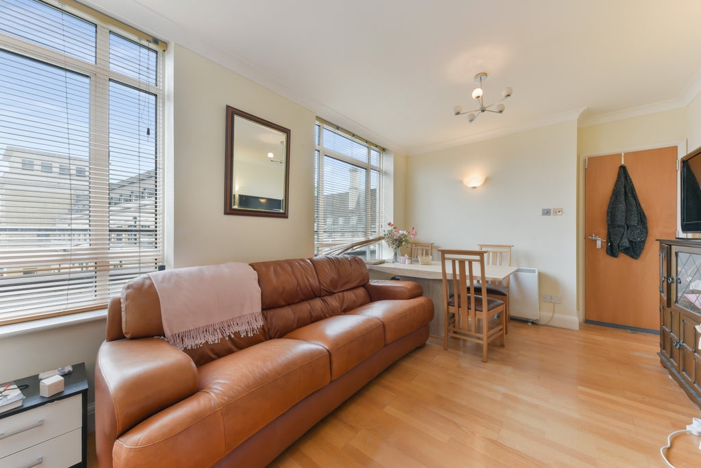 Flat York Road in Greater London