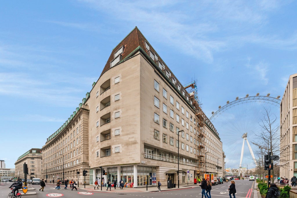 Flat York Road in Greater London