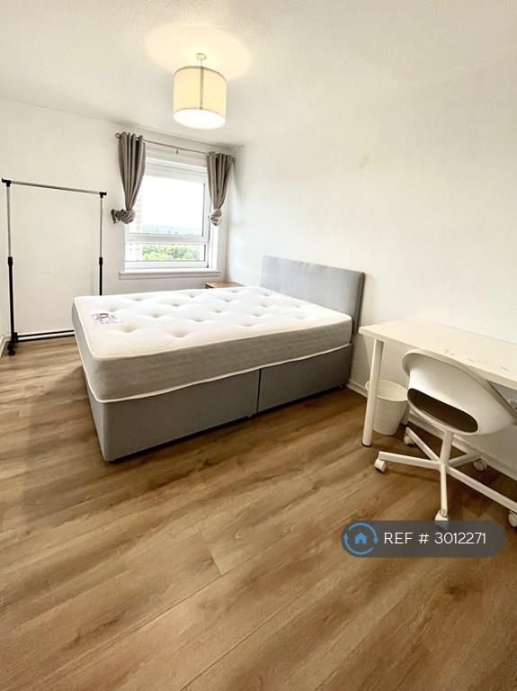 Flat Dobbie's Loan Place in Glasgow